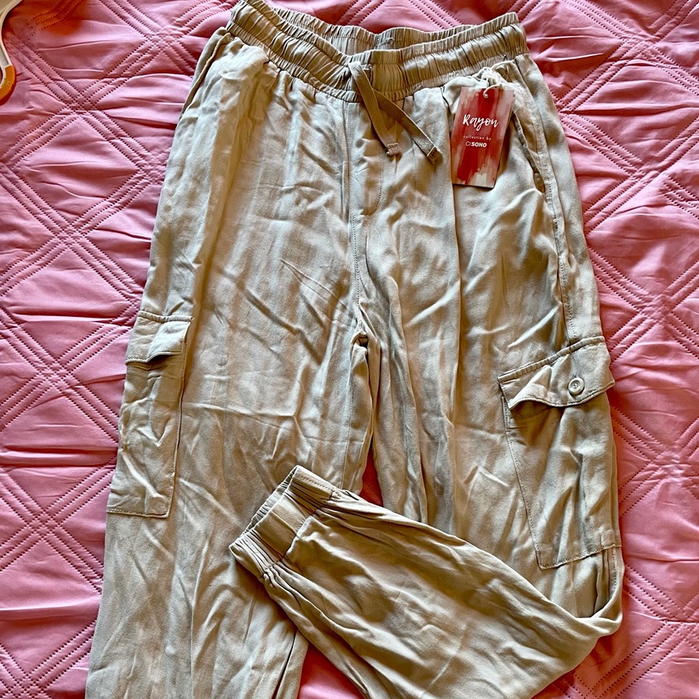 New! Rayon women’s size small joggers with pockets